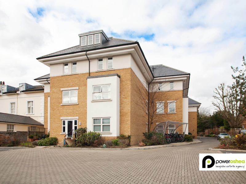 2 bed Apartment For Sale in Redhill, Surrey