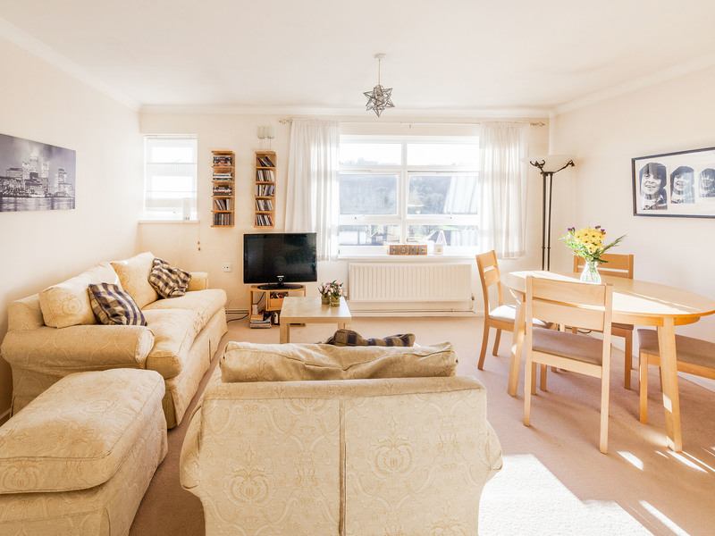 2 bed Apartment For Sale in Whyteleafe, Surrey - 3