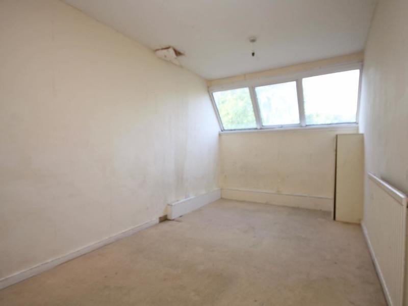 3 bed House - Terrace For Sale in Crawley, West Sussex - 3