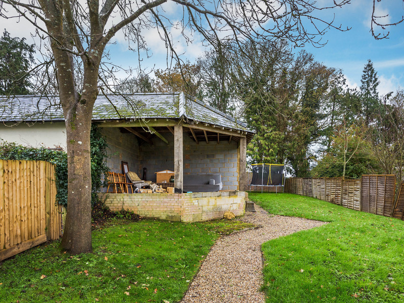 1 bed Apartment For Sale in Horley, Surrey - 3