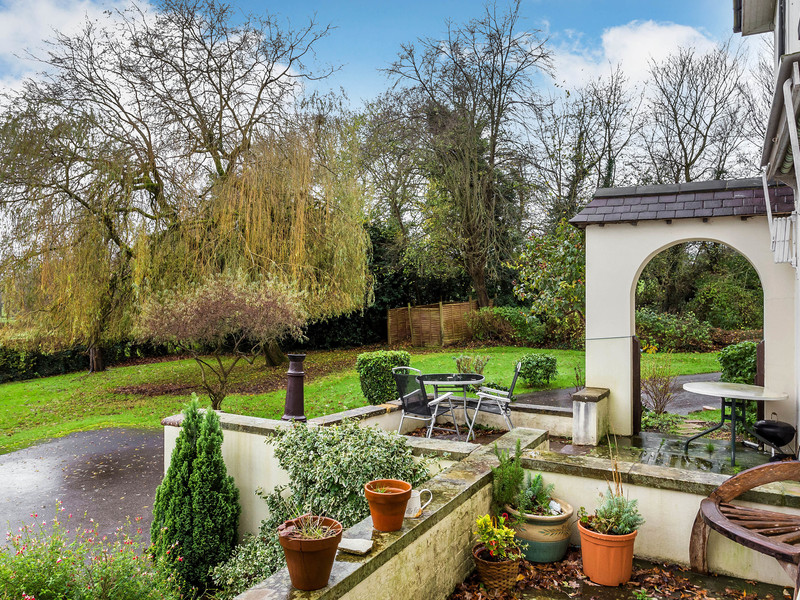 1 bed Apartment For Sale in Horley, Surrey - 2