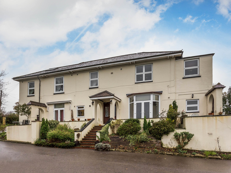 1 bed Apartment For Sale in Horley, Surrey