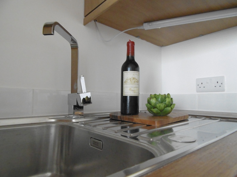 1 bed House - Terrace For Sale in Redhill, Surrey - 3