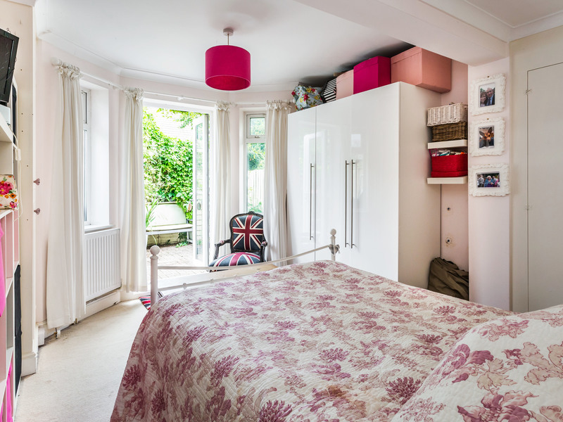 1 bed Apartment For Sale in Carshalton, Surrey - 2