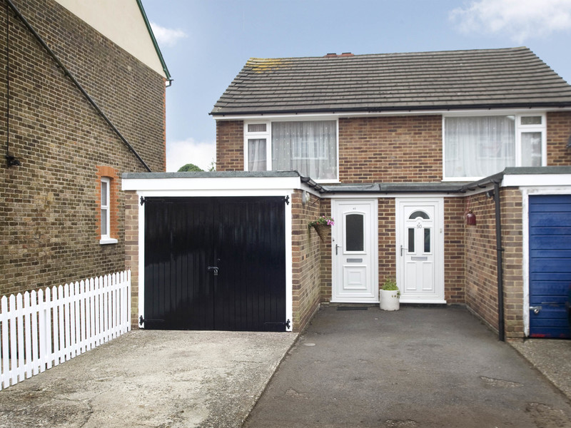 2 Bed Apartment For Sale in Caterham