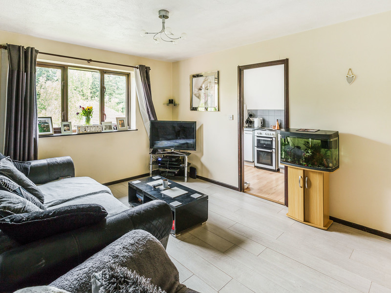 1 bed Apartment For Sale in Horley, Surrey - 3