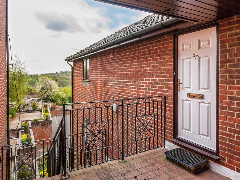 1 bed Apartment For Sale in Redhill, Surrey - 2