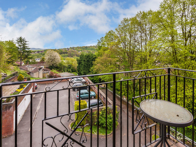 1 bed Apartment For Sale in Redhill, Surrey - 3