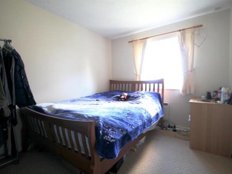 1 bed Apartment For Sale in Redhill, Surrey - 2