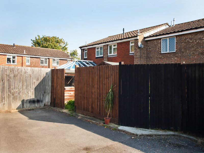 2 bed House - Terrace For Sale in Horley, Surrey - 3