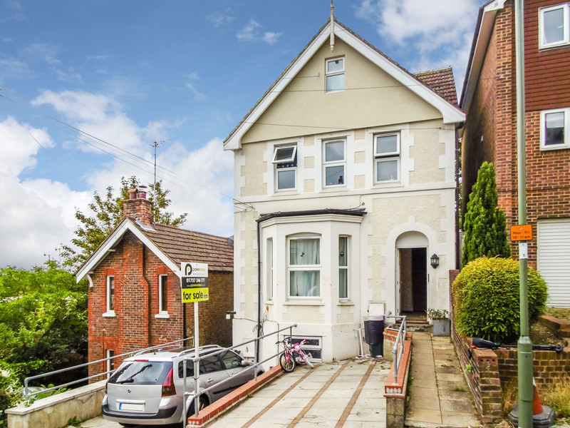 1 bed Apartment For Sale in Redhill, Surrey