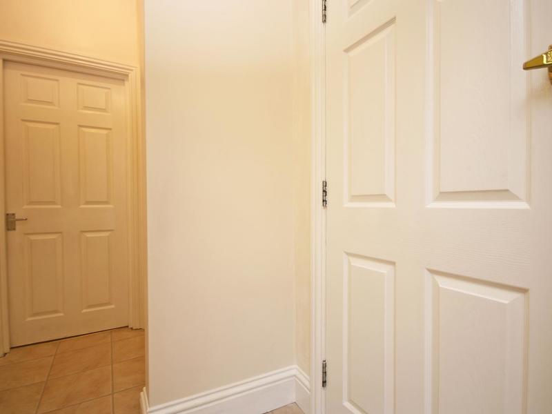 1 bed Apartment For Sale in Redhill, Surrey - 3