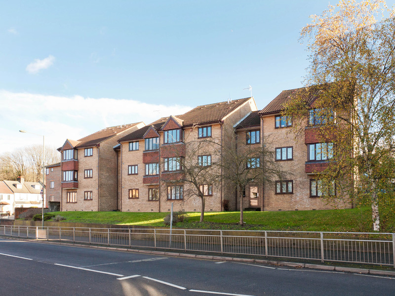 1 bed Apartment For Sale in Whyteleafe, Surrey