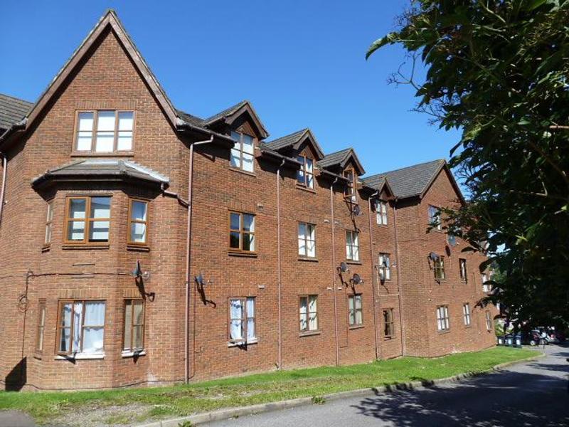 1 bed Apartment For Sale in Redhill, Surrey