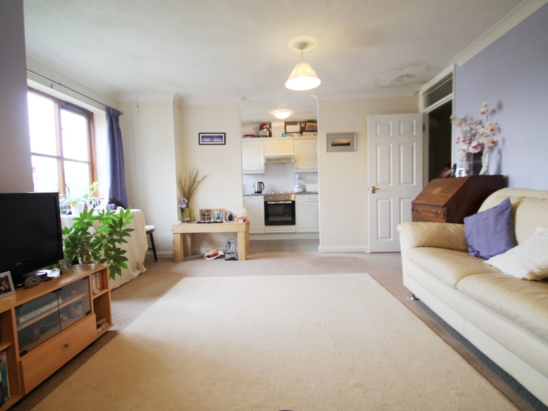 1 bed Apartment For Sale in Redhill, Surrey - 3
