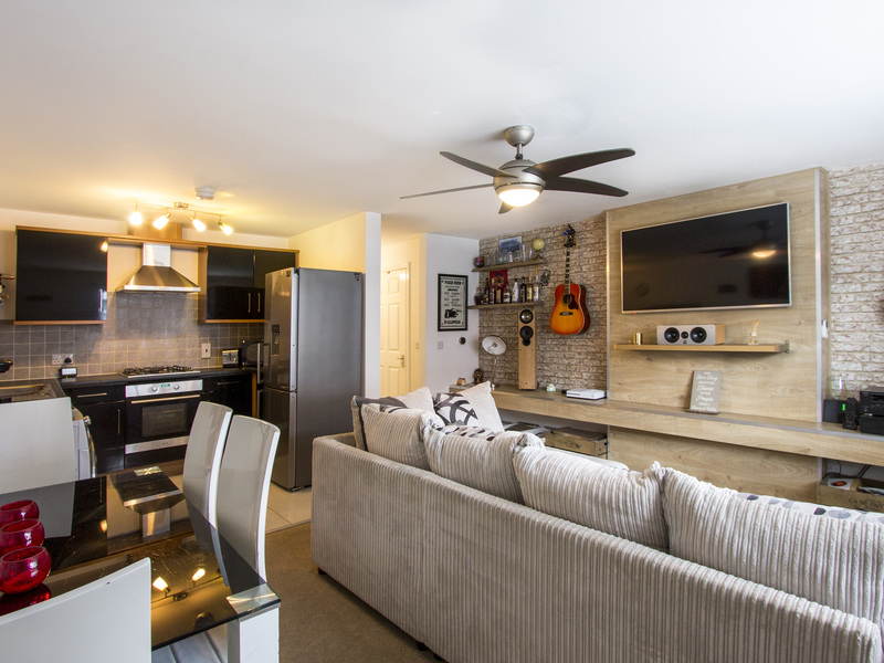 1 bed Apartment For Sale in Bournemouth, Dorset - 3