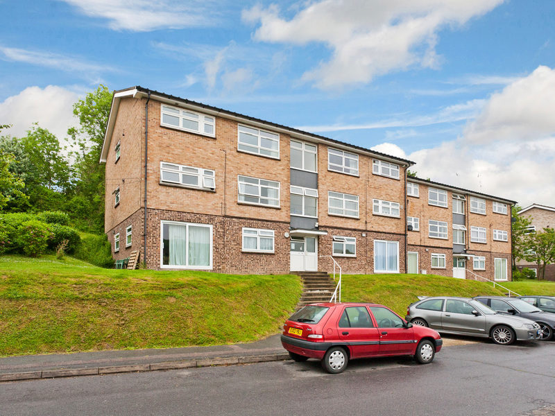 1 bed Apartment For Sale in Whyteleafe, Surrey