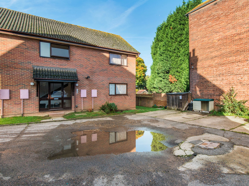 1 bed Apartment For Sale in Redhill, Surrey