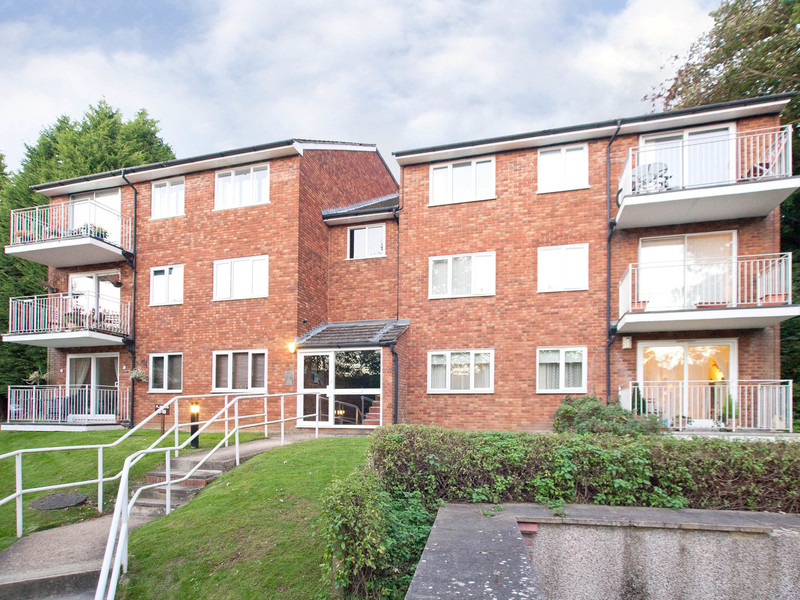 1 bed Apartment For Sale in Whyteleafe, Surrey