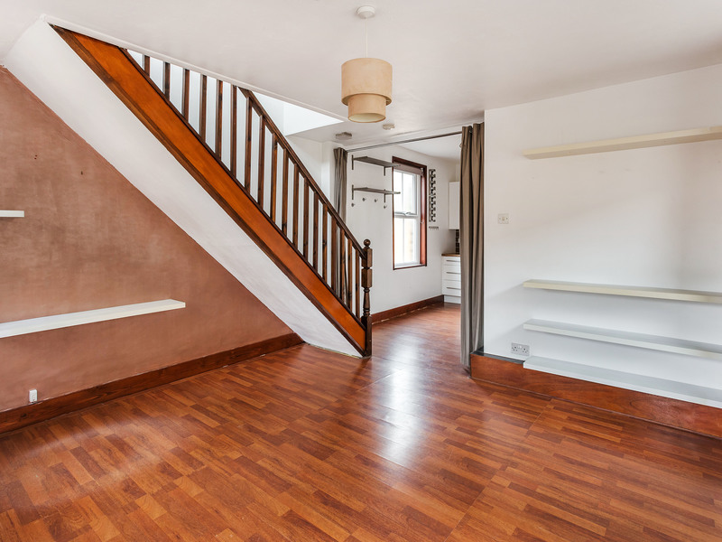 1 bed Apartment For Sale in Redhill, Surrey - 3