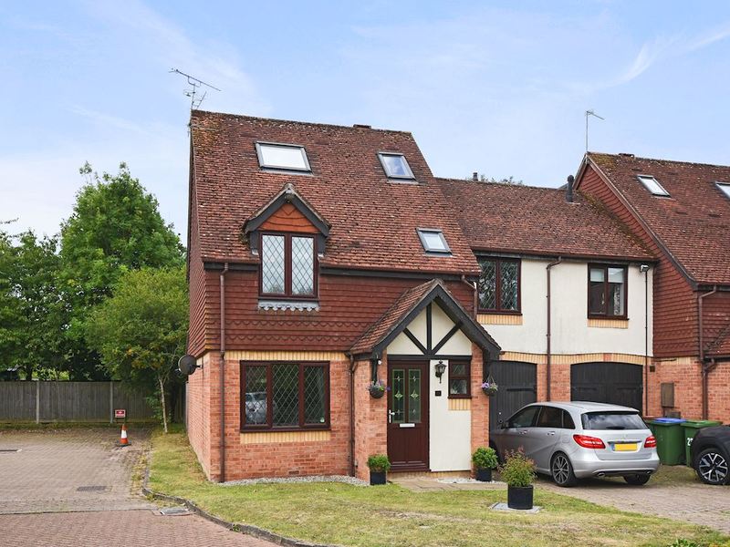 4 bed House - Semi For Sale in Horsham, West Sussex