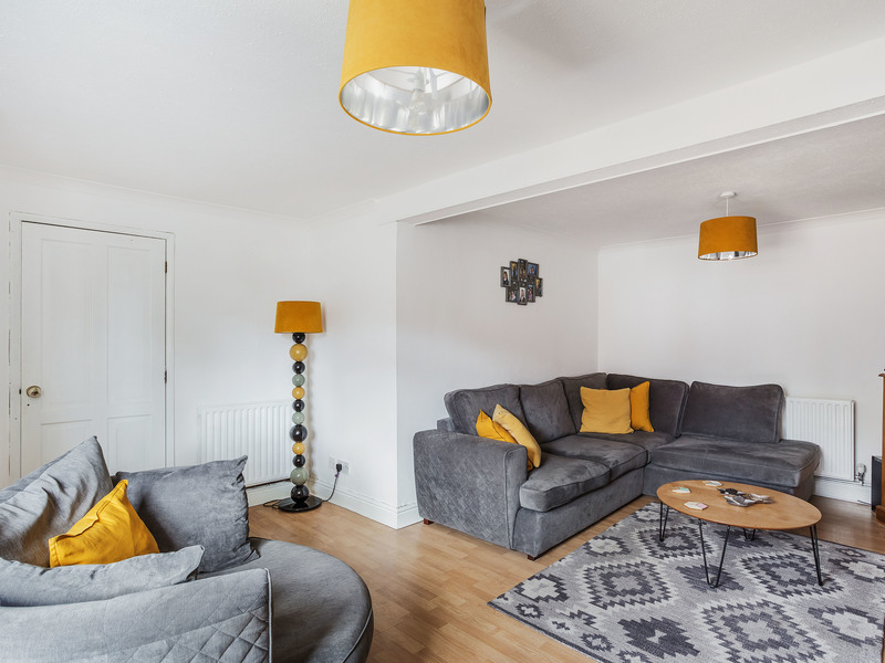 3 bed House - Semi For Sale in Horley, Surrey - 3