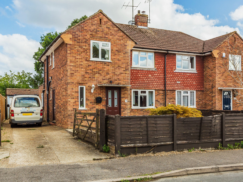 3 bed House - Semi For Sale in Horley, Surrey