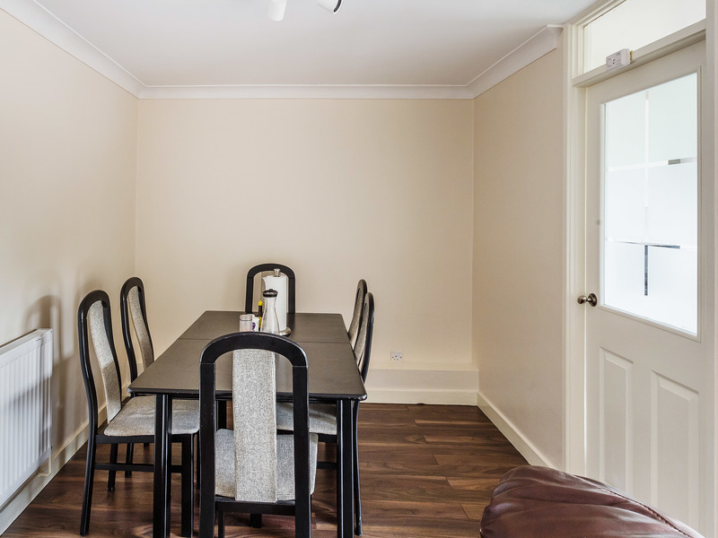 1 bed Apartment For Rent in South Croydon, Surrey - 2