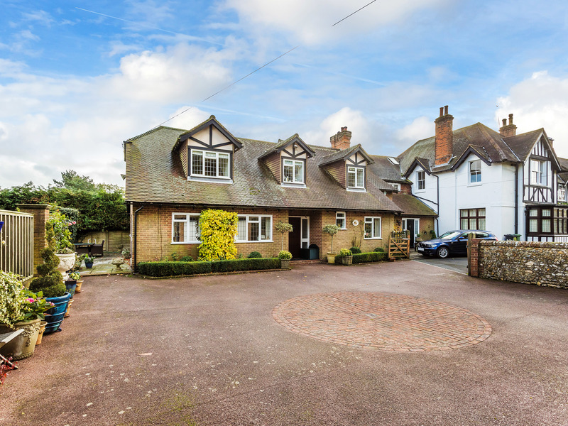 3 Bed House Semi For Sale in Chipstead