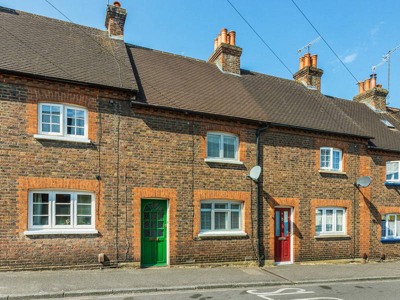 2 bed House - Terrace For Sale in Dorking, Surrey