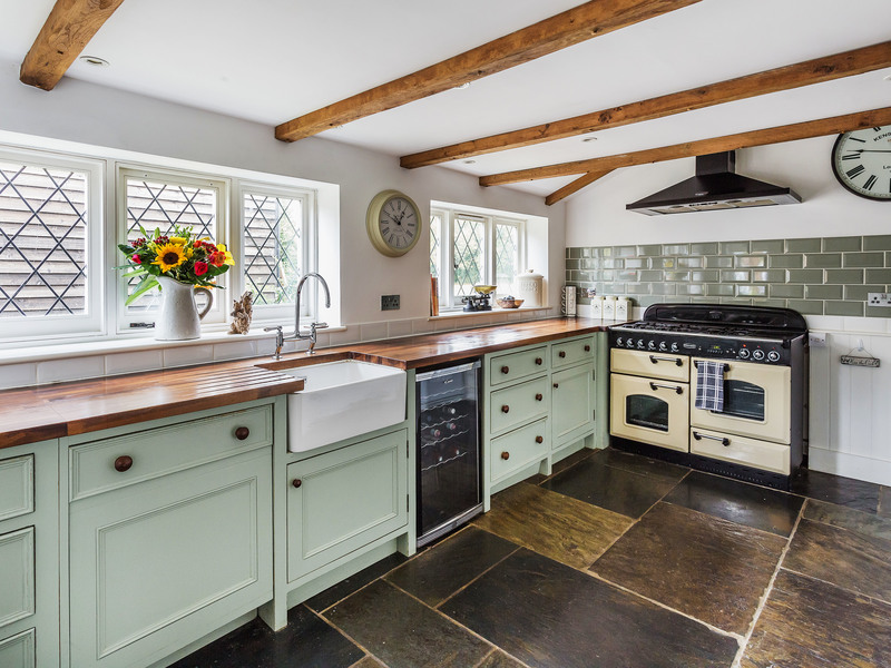 4 bed House - Detached For Sale in Horley, Surrey - 2