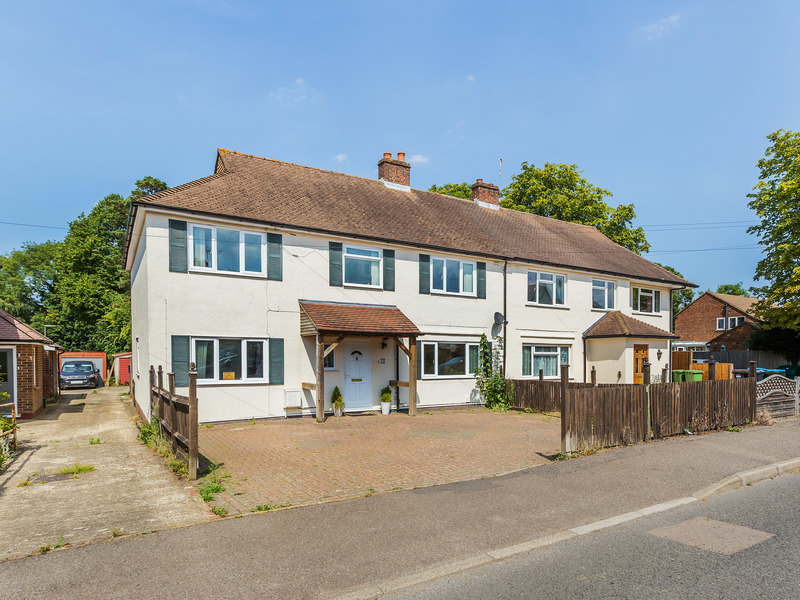 5 bed House - Semi For Sale in Caterham, Surrey