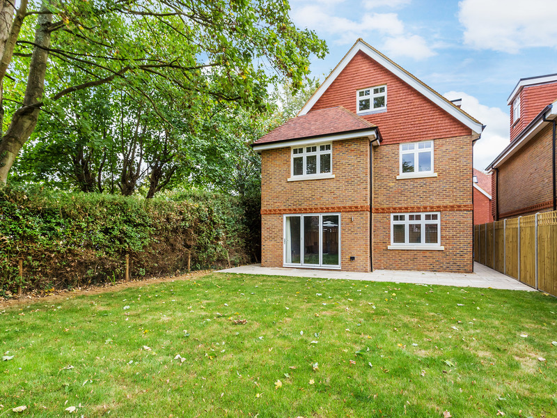 5 Bed House Detached For Sale in Horley