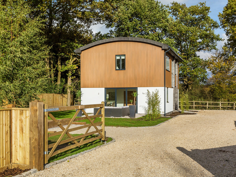 3 bed House - Detached For Sale in Dorking, Surrey - 3