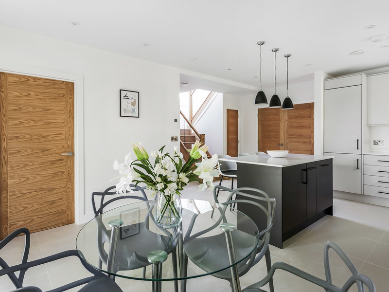 3 bed House - Detached For Sale in Dorking, Surrey - 2
