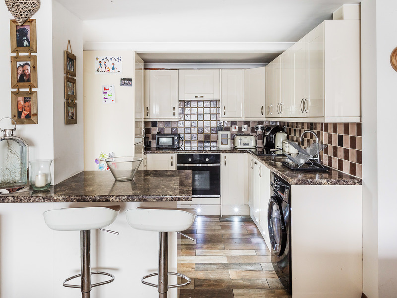2 bed House - End Terrace For Sale in Epsom, Surrey