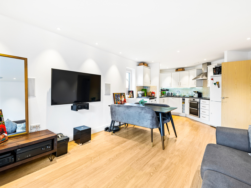 2 bed Apartment For Sale in Redhill, Surrey