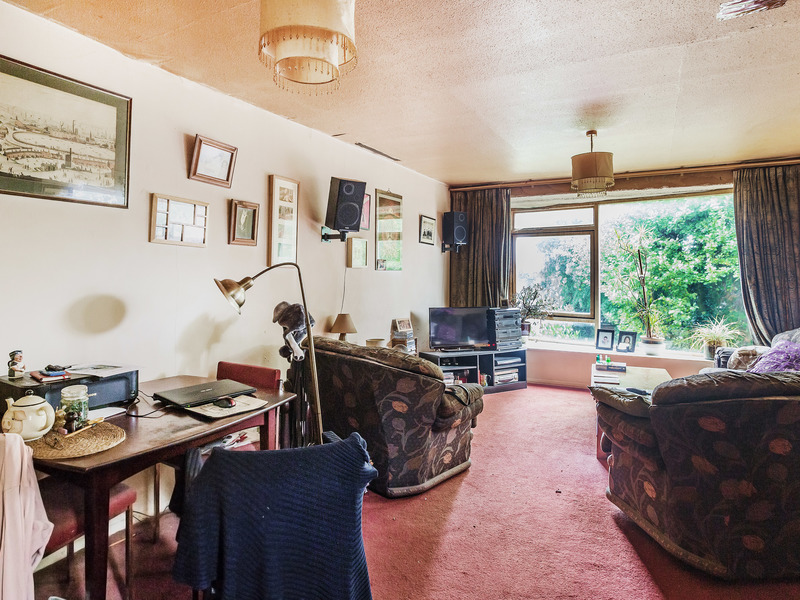 2 bed House - Townhouse For Sale in Horley, Surrey - 2