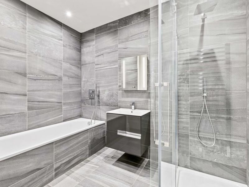 2 bed Apartment For Rent in Horley, Surrey - 3