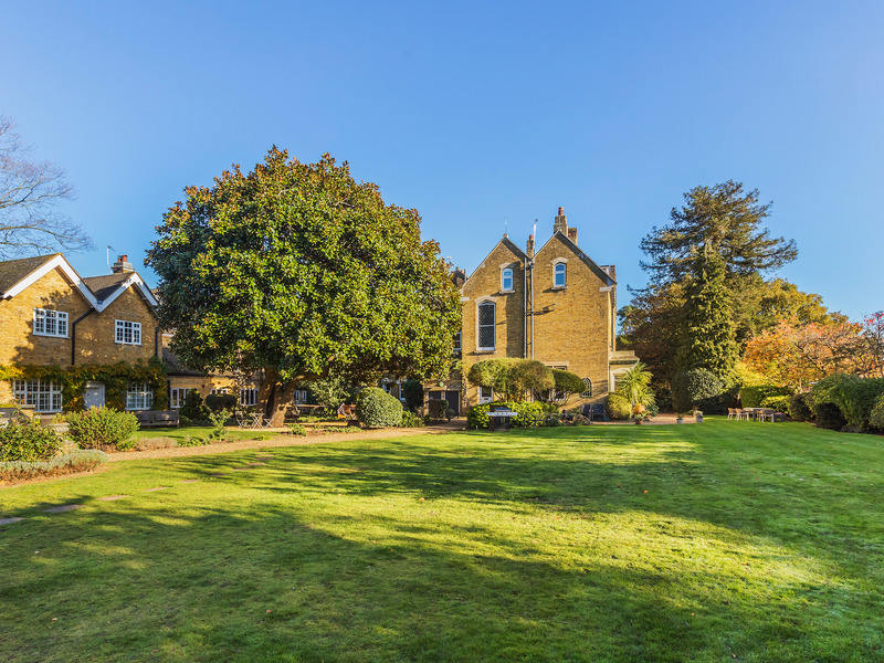 3 bed Apartment For Sale in Weybridge, Surrey - 3