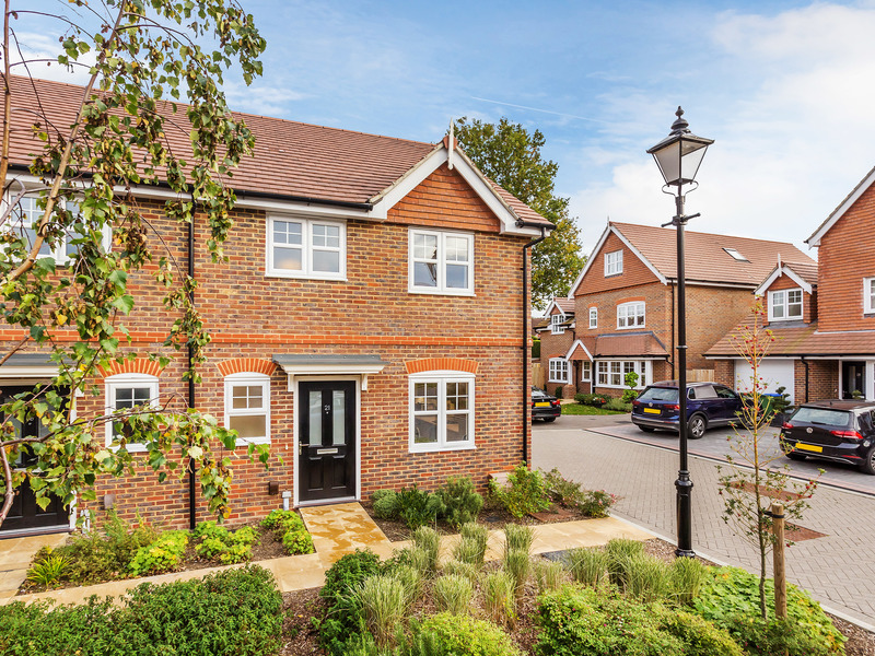 3 bed House - Semi For Sale in Crawley, West Sussex