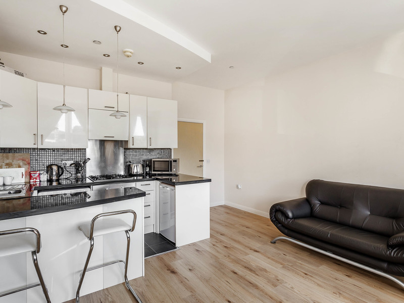 2 bed Apartment For Sale in Redhill, Surrey