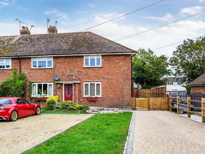 2 bed Maisonette For Sale in Horley, Surrey
