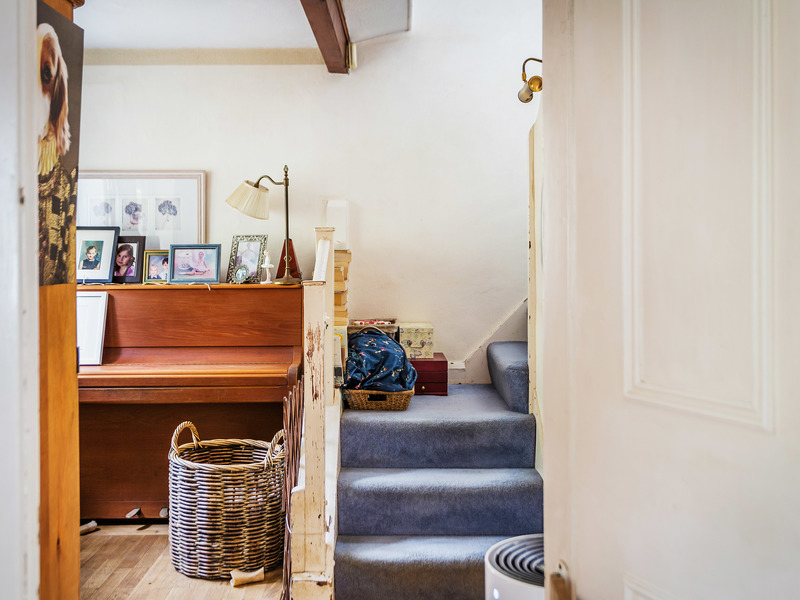 3 bed House - Semi For Sale in Caterham, Surrey - 3