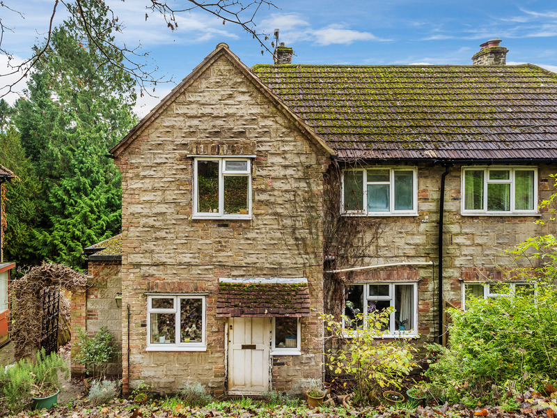 3 bed House - Semi For Sale in Caterham, Surrey