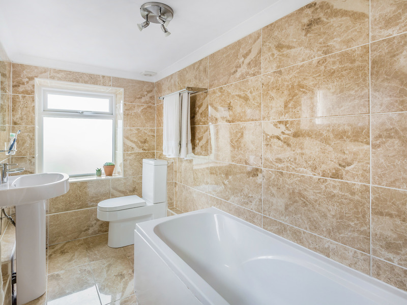 2 bed Apartment For Sale in Reigate, Surrey - 2