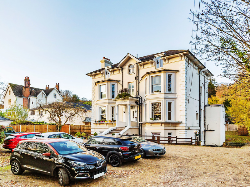 2 bed Apartment For Sale in Reigate, Surrey