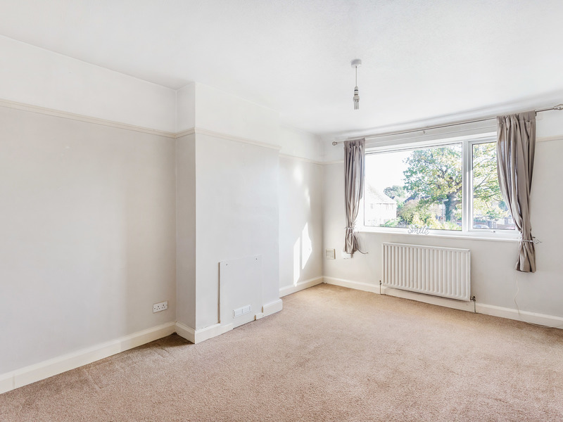 2 bed Apartment For Sale in Horley, Surrey - 2