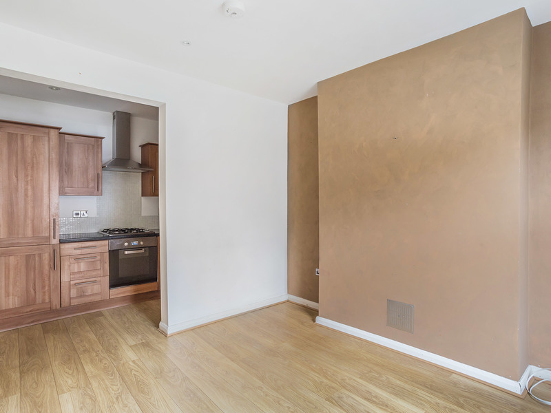 1 bed Apartment For Rent in Redhill, Surrey - 2