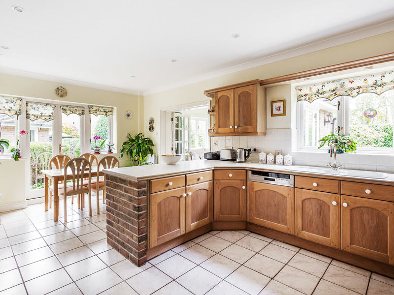 5 Bed House Detached For Sale in Horsham
